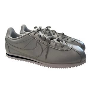 NWOB Woman’s Nike Cortez Shoes Silver Metallic Black White Size 7 6Y 24cm